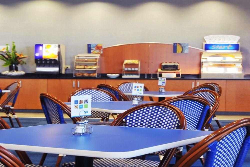 Holiday Inn Express Hotel & Suites Norfolk Airport By Ihg Eksteriør billede