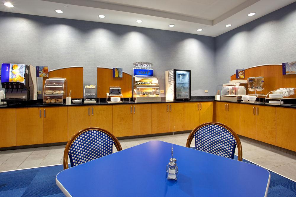 Holiday Inn Express Hotel & Suites Norfolk Airport By Ihg Eksteriør billede