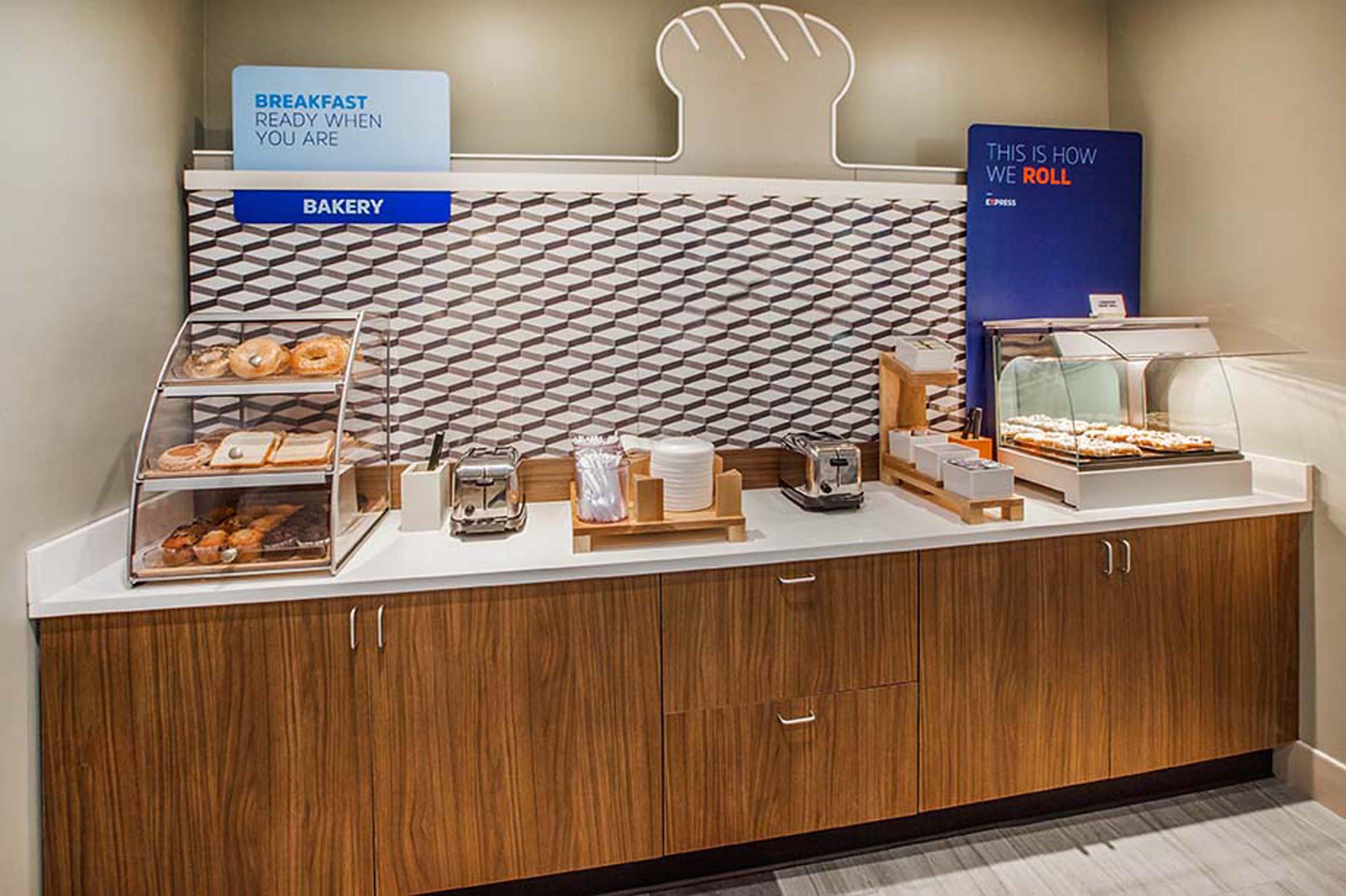 Holiday Inn Express Hotel & Suites Norfolk Airport By Ihg Eksteriør billede